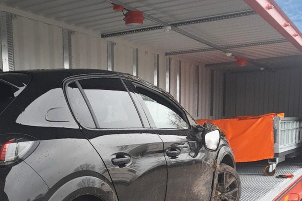 Hochvoltcontainer mit E-Fahrzeug